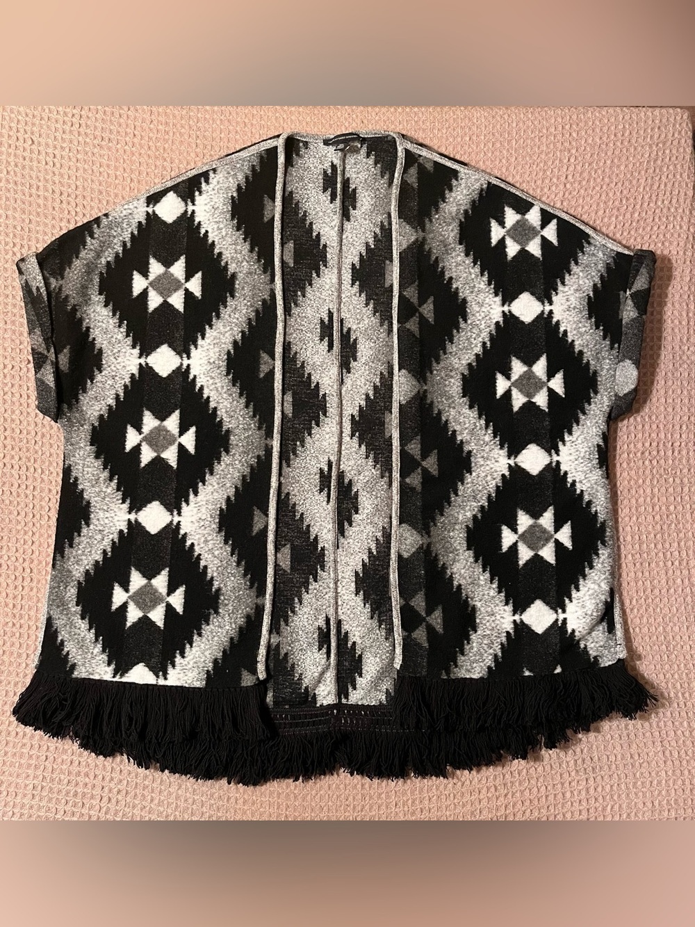 American Eagle Aztec Fringe Poncho Cardigan Black Gray White
Open Front M